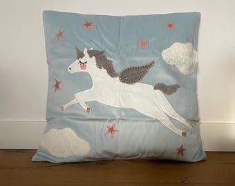 Kissenbezug mit Einhorn | zauberhafte Kinderzimmer-Deko und liebevolle Geschenkidee