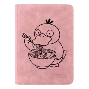 Pode incluir: Porta-cartões rosa com uma ilustração a preto e branco de um pato de desenho animado a comer ramen com pauzinhos. O porta-cartões tem o texto "TCGUARD" na parte inferior.
