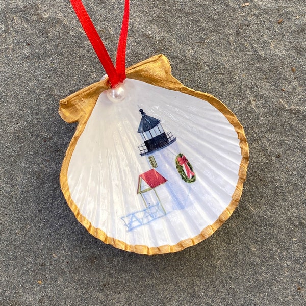 Nantucket Decoupage Scallop Shell Christmas Ornament - Brant Point With Wreath Gold Edged