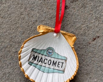 Nantucket Decoupage Scallop Shell Christmas Ornament - MIACOMET Turquoise Nantucket Sign with Gold Edge