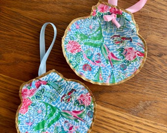 Unique Nantucket Gift Scallop Ornament Pretty Preppy Pattern Decoupage Gold Rim Christmas Ornament