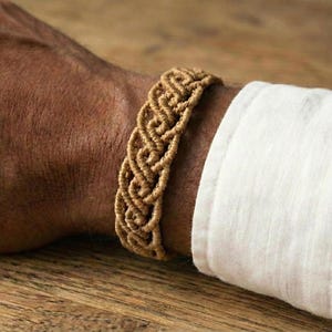 Pulsera artesanal de volutas / micromacramé de encaje + poliéster encerado / ajustable / elige tu color