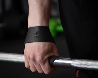 Durable Leather Weightlifting Straps – Handcrafted Gym Gear
