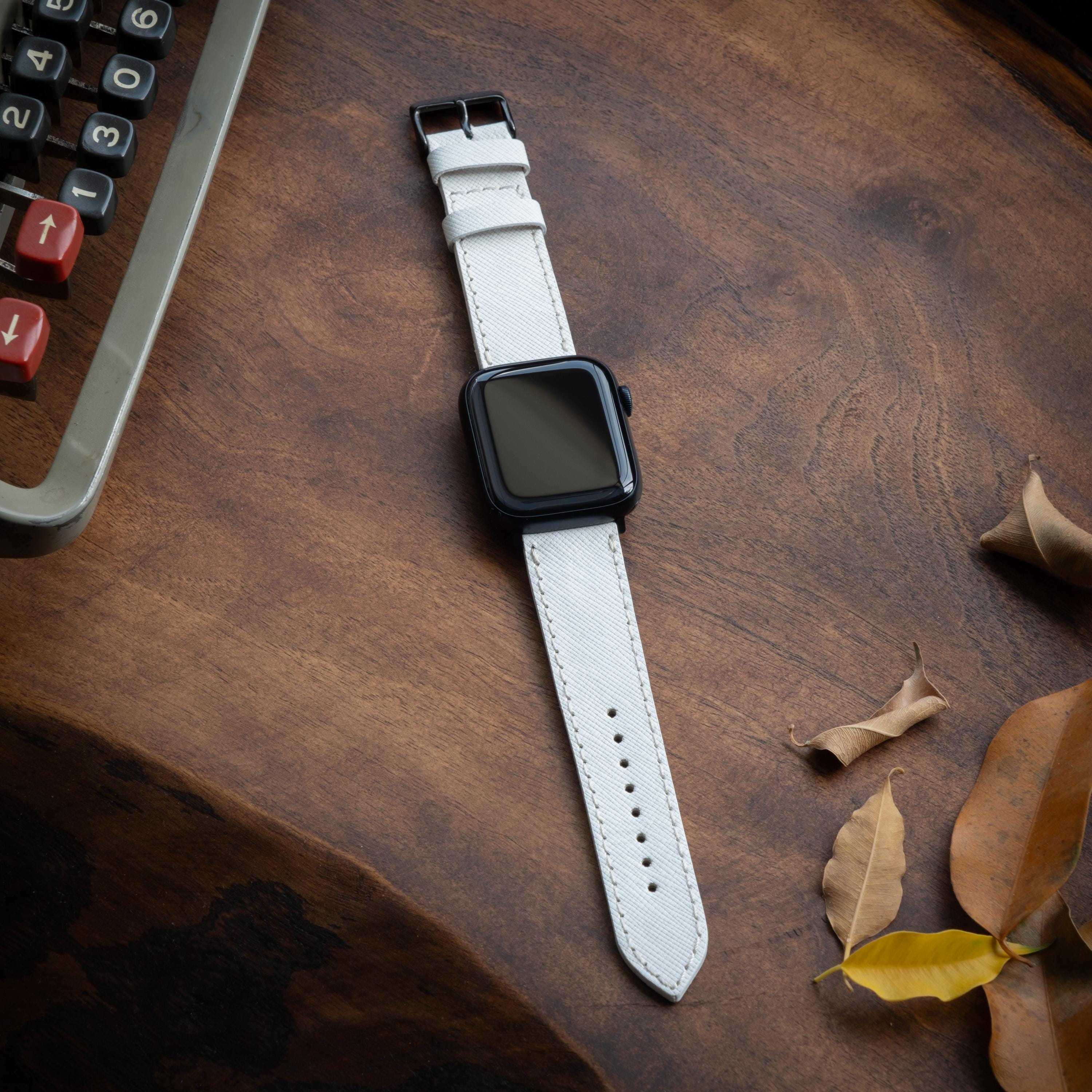 エレガントなホワイトレザーのApple Watchバンド - ステンレススチール 