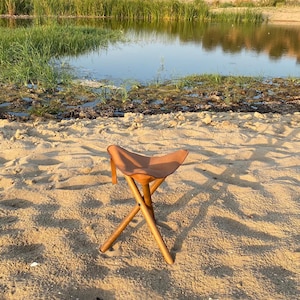 Silla plegable para exterior fácil de transportar de madera y cuero, regalo para acampar para papá, silla para pescar, taburete plegable, taburete de pesca