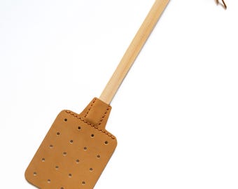 2 scacciamosche in pelle con manico in legno, resistente e resistente, per interni ed esterni, in legno, per controllo dei parassiti, manuale per ragni, api, zanzare