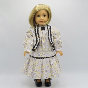 Grau geblümtes 1920er Jahre Jackenkleid, passend für 18" Puppen // Puppenkleidung, Periode, Low-Waisted, Halbjacke, Gelb, Schwarz