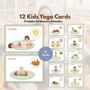 Könnte beinhalten: Ein Set aus 12 Yoga-Karten für Kinder mit Illustrationen von Kindern, die verschiedene Yoga-Posen auf runden Matten ausführen. Jede Karte enthält einen Titel und ein kleines Symbol, das die Pose darstellt, wie ein Küken, Bär, Schnecke, Hund, Blume, Frosch, Baum, Hase, Schmetterling, Ei und Sonne.