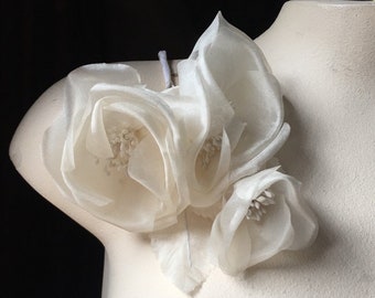Boutonnieres Bouquets Corsages IVORY Silk Rose Triple Blossom Wild Rose for Bridal Millinery MF 122 Sashes