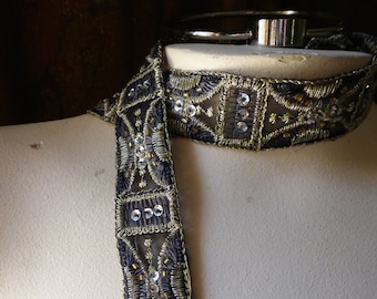 Ribete metálico con cuentas negras y doradas para diademas, prendas y disfraces estilo flapper TR 202