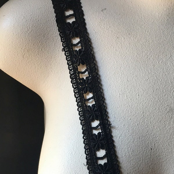 2 yds Black Lace Trim Venise Lace for Garments, Jewelry or Costume Design  L 3106