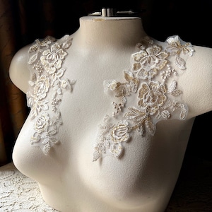 Par de apliques de cuentas color champán dorado: bordado floral con lentejuelas F195-1
