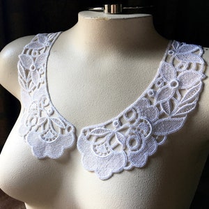 WHITE Lace Collar RBG Applique Pair Vintage Venise Lace for Lolita, Sweaters, Jewelry Supply,  Costume Design PR 401