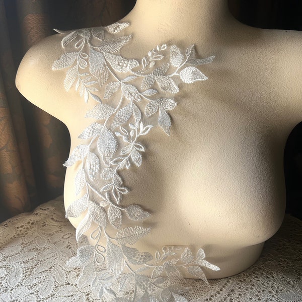 Lt. Ivory Leaf Vine Lace Scalloped Trim for Bridal, Veils, Garments L 299