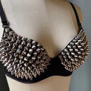 Schwarzer NIETEN BH 38 SECOND QUALITY: Burning Man, Gothic, Cosplay, Bauchtanz