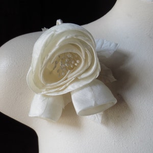 SALE IVORY  Silk Millinery Rose with Buds for Bridal, Sashes, Hats MF 136