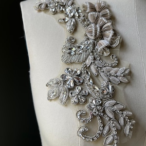 SILVER TAUPE RASINS #1 3D-applikation: Balkavajer, Lyriska, Balsal, Kostymer F186 A