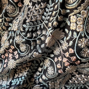 Tela bordada de seda multicolor FAT Quarter BLACK para retículas, bolsos victorianos, carteras de mano y revistas basura FQ29