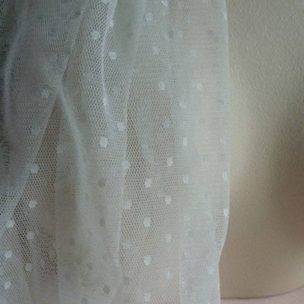 Light IVORY Point d'Esprit Swiss Dot Veiling #1 en 135 - 140 cm de ancho, hecho en el Reino Unido para velos, correas Bardot, vestidos a la BHLDN