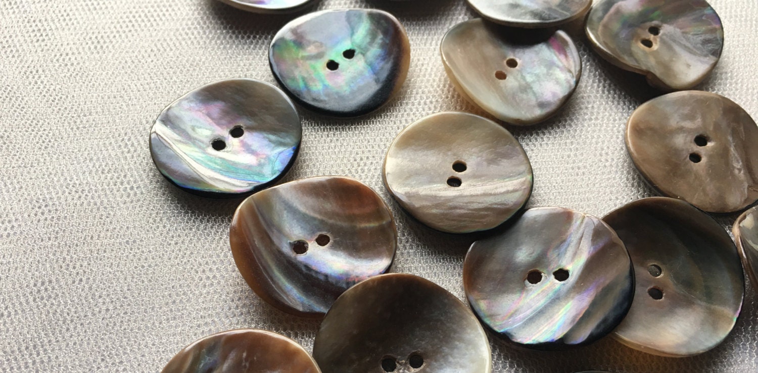 Brown Mother Of Pearl Button: 20L (12.5mm or 0.492)