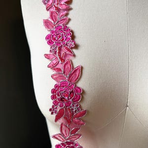 Passamaneria floreale con perline, cordoncino fucsia rosa argento, per costumi, abbigliamento e artigianato TR 250