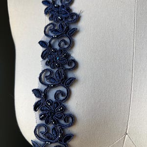 MARINEBLAUWE kanten rand met kralen BL 4037 new lot