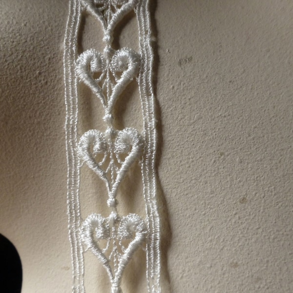 Ivory Heart Lace made in USA Venise Lace for Bridal, Valentine's Day, Heart Appliques, Garters, Lace Earrings CL 200 roll