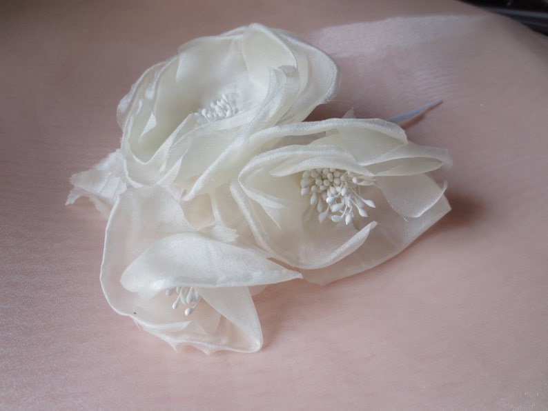 Boutonnieres Bouquets Corsages IVORY Silk Rose Triple Blossom Wild Rose for Bridal Millinery MF 122 Sashes