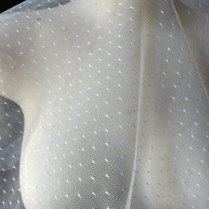 Lt. Ivory Swiss Dot Point d'Esprit #19 Stoffe: Brautschleier, Capes, Ärmel, Hutmacherkunst