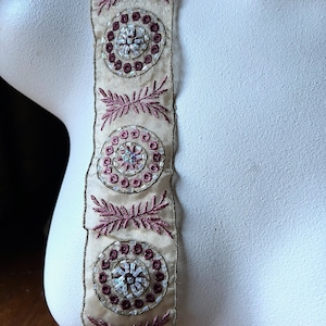 Ribete de organza bordado con cuentas: beige, rosa y burdeos - 5 cm de ancho TR 221