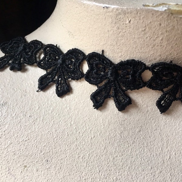 BLACK Venice Lace Bow Applique Trim for Bridal, Garter Design, Lingerie, Costume, Doll Clothes L 3080