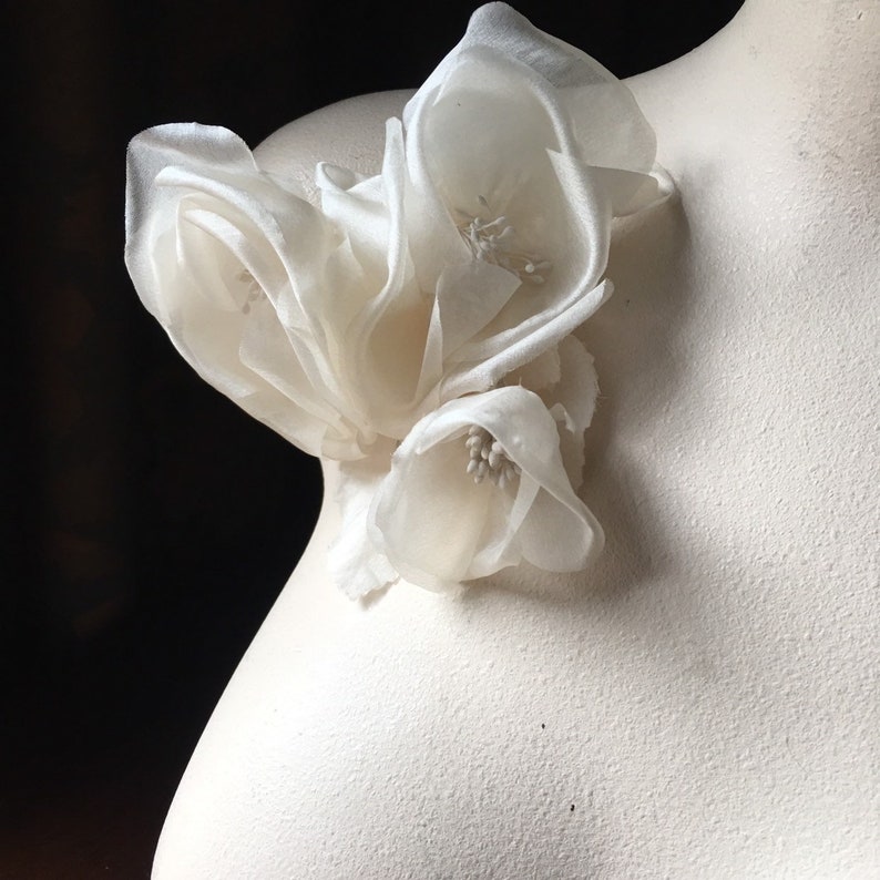 Boutonnieres Bouquets Corsages IVORY Silk Rose Triple Blossom Wild Rose for Bridal Millinery MF 122 Sashes