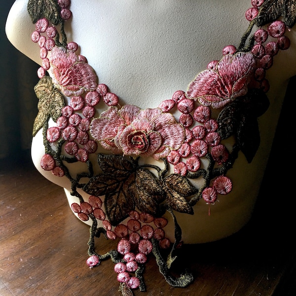 Aplique de encaje 3D rosa palo: costuras doradas, diseño de vestuario CA 923