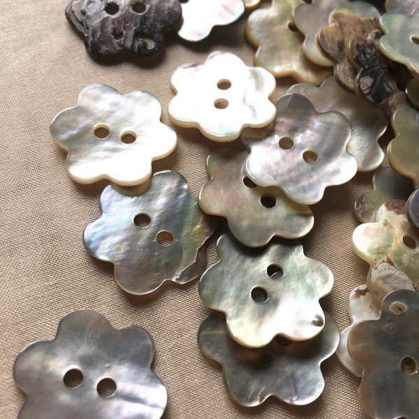 8 Flower Buttons Mother of Pearl 18mm 28L for Knitting, Jewelry, Garments, Crafts BU 212 28L