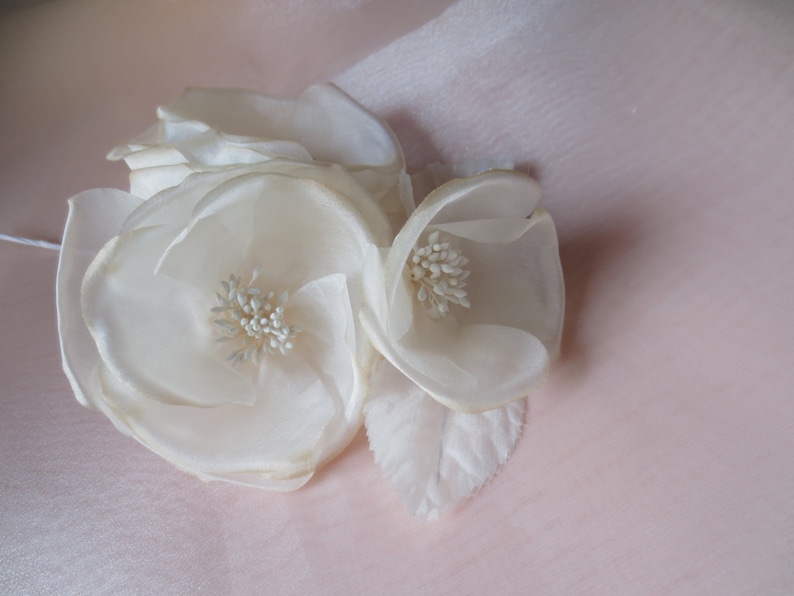 Boutonnieres Bouquets Corsages IVORY Silk Rose Triple Blossom Wild Rose for Bridal Millinery MF 122 Sashes