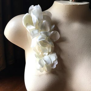 Aplique de flores color marfil para novias, fajas, diademas y prendas IA 777