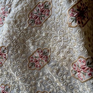 Tela bordada de seda FAT QUARTER para retículas de la Regencia, bolsos victorianos, carteras de mano y revistas basura FQ57