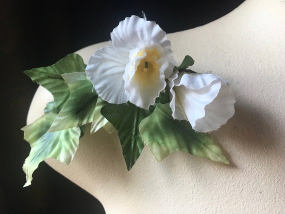 Weie Vintage Blume grner Efeu fr Brautschmuck, Boutonnieres,  Ansteckstruchen, Hutmacher MF - Etsy.de