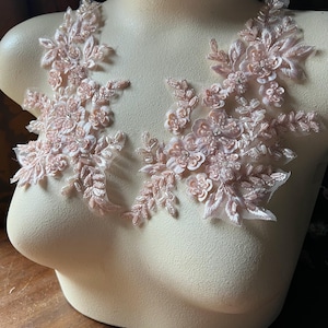 Rosa blush 3D spetsapplikation par, pärlbroderad för danskostymer F219