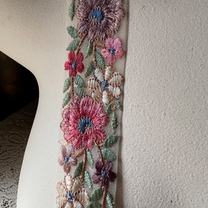 Embroidered Floral Sari Trim: Pink, Mauve & Green Net, 1.5" Wide TR 301