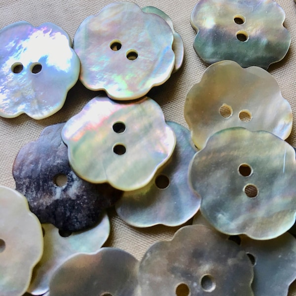 8 Flower Buttons Mother of Pearl Buttons 32L 20mm for Knitting, Jewelry, Garments, Crafts BU 61