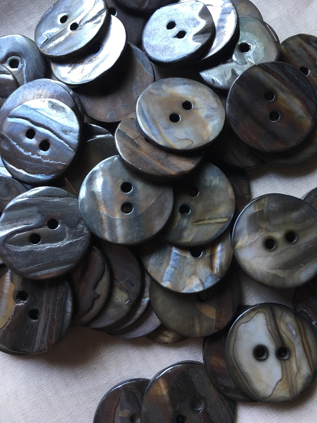 8 Brown Mussel Shell Buttons: 23mm Mother of Pearl BU 9 - Etsy