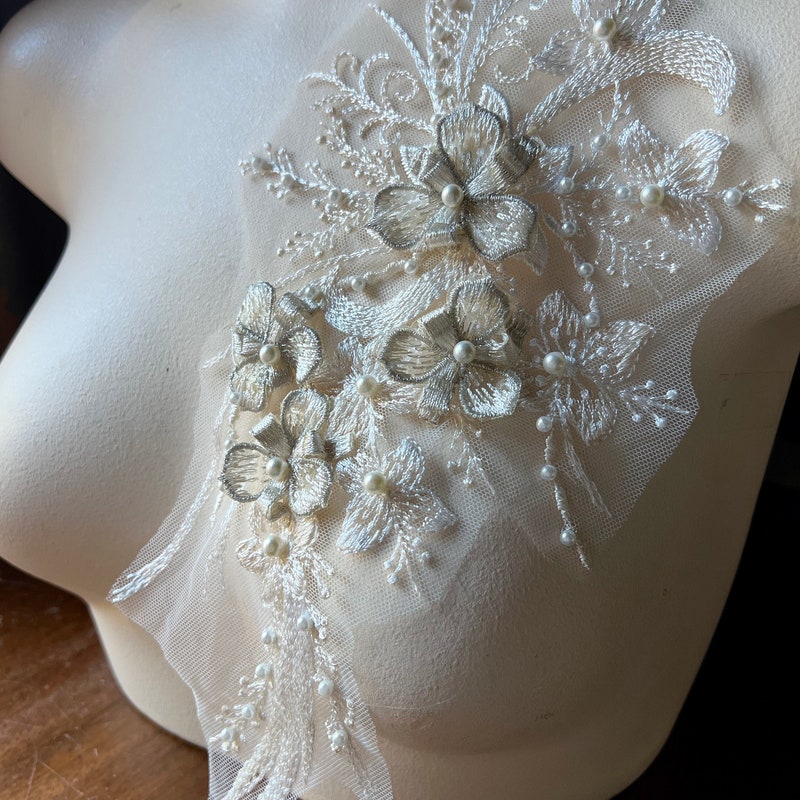 Ivory 3d Lace Armandine