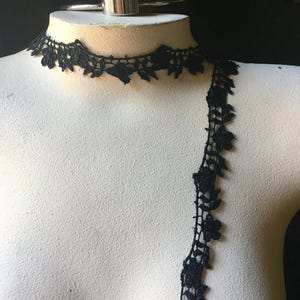 2 yds. Black Lace Scalloped Venise Style 2.54 cm wide for Garments L 3076
