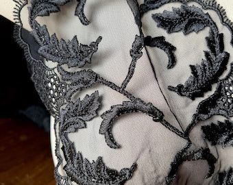 Malla elástica bordada de encaje negro: 6,5" de ancho. Lencería, prendas STR 5024