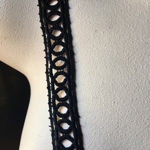 2 yds Black Lace Trim Venise Lace for Garments, Jewelry or Costume Design  L 3103