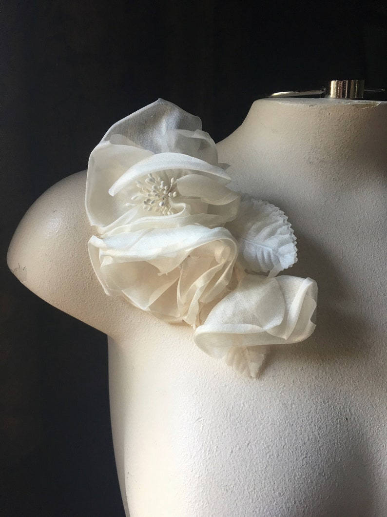 Boutonnieres Bouquets Corsages IVORY Silk Rose Triple Blossom Wild Rose for Bridal Millinery MF 122 Sashes