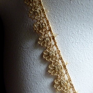 2 yds. GOLD Lace Narrow Venice Lace Flower Trim for Costumes, Garments, Crafts GL 18 A