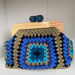 Crochet Clutch Bag, Poppins Bag, Granny Square Bag, Wooden Kiss Lock, Vintage Knit Purse, Boho Style Bag ,Granny Clutch bag ,Crochet bag