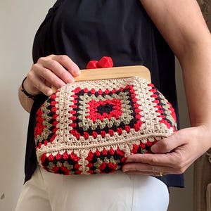 Crochet Bag, Poppins Bag, Granny Square Bag, Wooden Kiss Lock, Vintage Knit Purse, Vintage Knit Purse, Boho Style Bag ,Granny Clutch bag